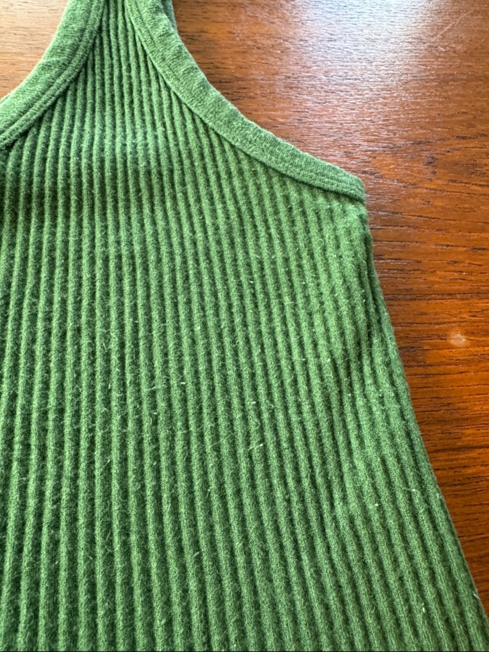 Mono B Green Ribbed V-Neck Cropped Tank Top - size M - Picture 4 of 5